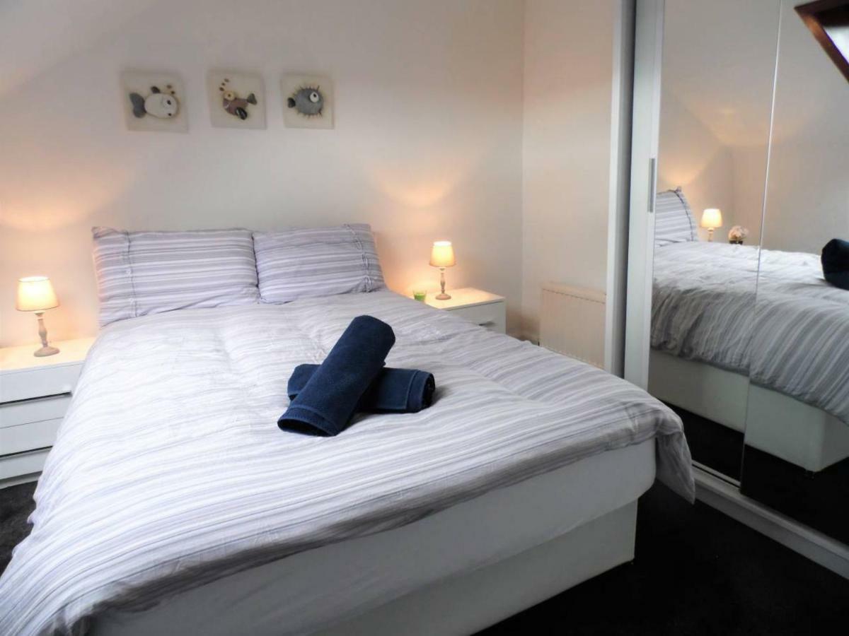 4 Bed Apartment, Paisley - Near Gla Airport エクステリア 写真