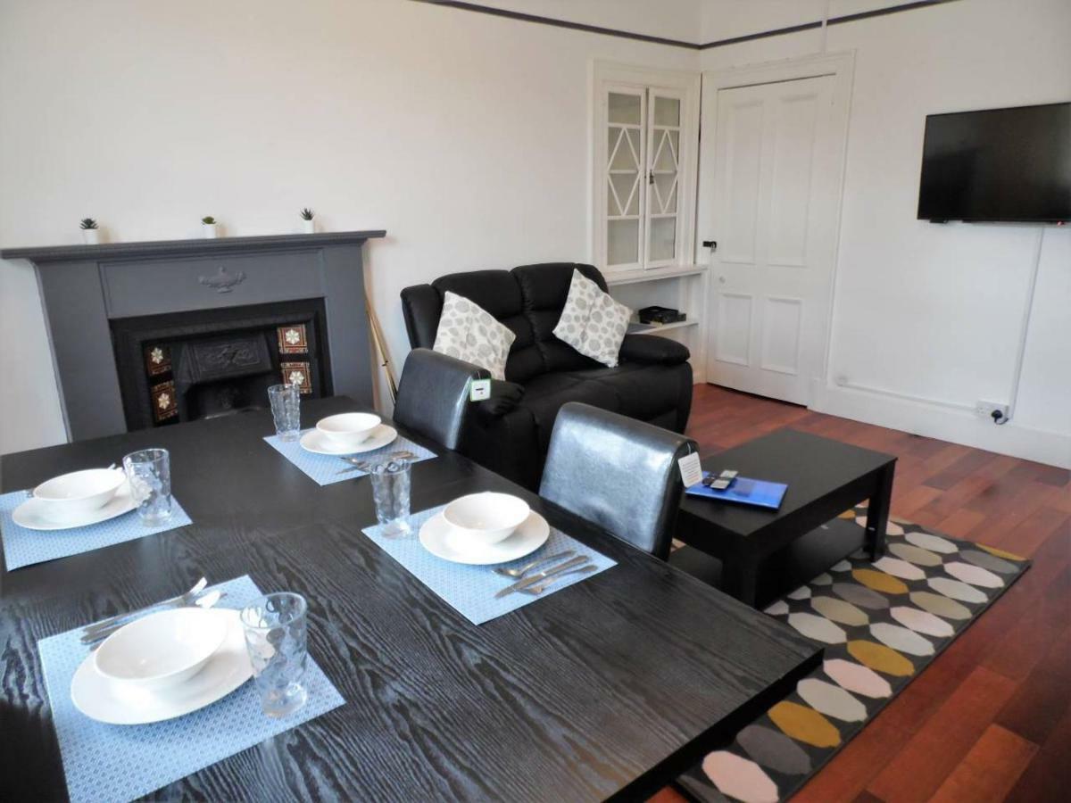 4 Bed Apartment, Paisley - Near Gla Airport エクステリア 写真